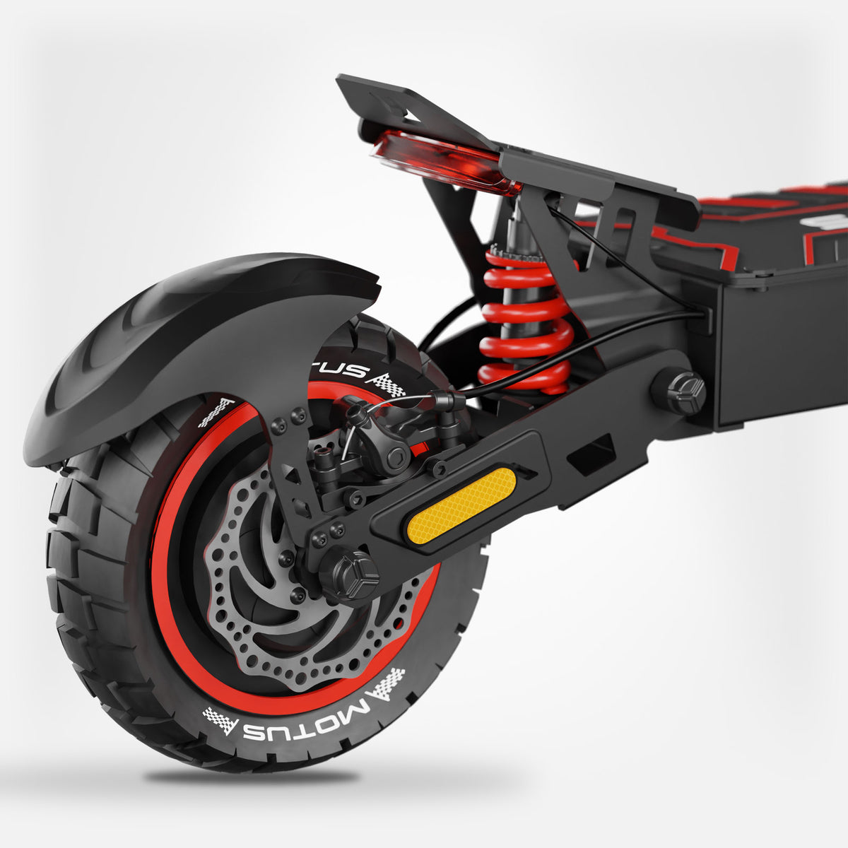 Tylne koło hulajnogi elektrycznej MOTUS Daytona 10 z tarczą hamulca i zaciskiem, jasne studio.