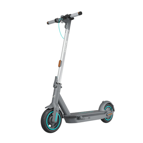 Hulajnoga elektryczna MOTUS Scooty 10 GEN6, widok 3/4 z przodu z lewej, szara rama i turkusowe akcenty, na białym tle.