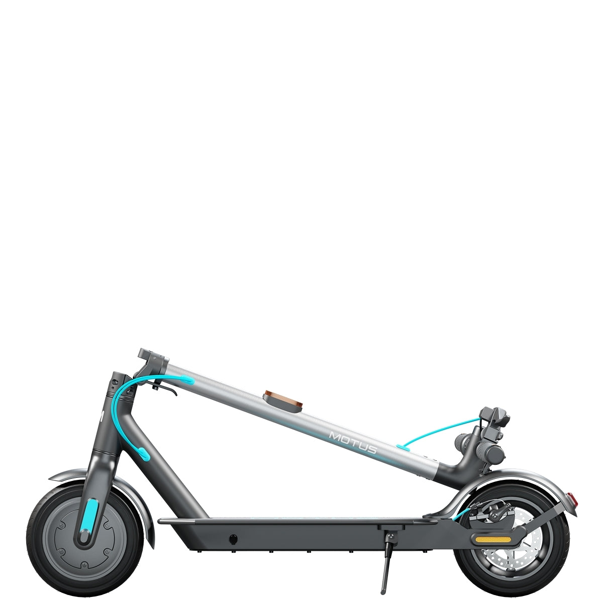 Złożona hulajnoga elektryczna MOTUS Scooty 10 Lite GEN5 z profilu, kolumna kierownicy oparta o tylny błotnik, na białym tle.
