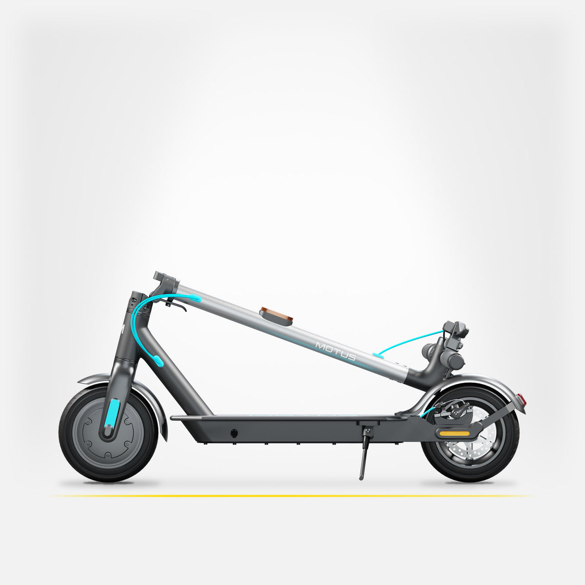 Złożona hulajnoga elektryczna MOTUS Scooty 10 Lite GEN5 z profilu, kolumna kierownicy podpięta do tylnego błotnika, jasne studio.