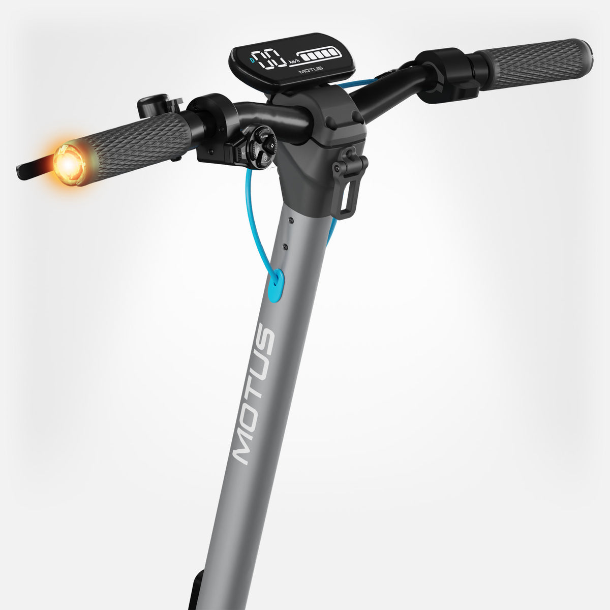 Kierownica hulajnogi elektrycznej MOTUS Scooty 10 Pro ze świecącym kierunkowskazem w końcu chwytu, jasne studio.