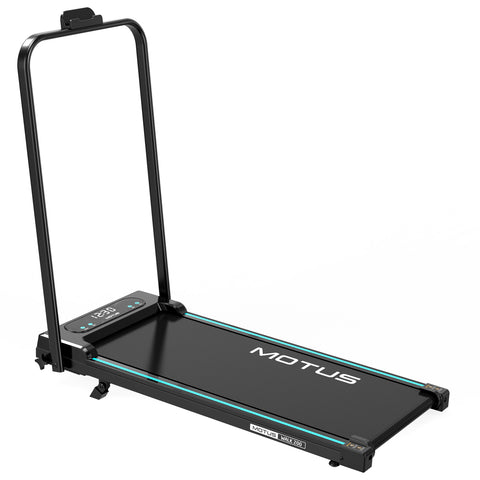 Walking pad MOTUS WALK 200 ze składaną poręczą w górze, widok z ukosa z lewej strony na białym tle.