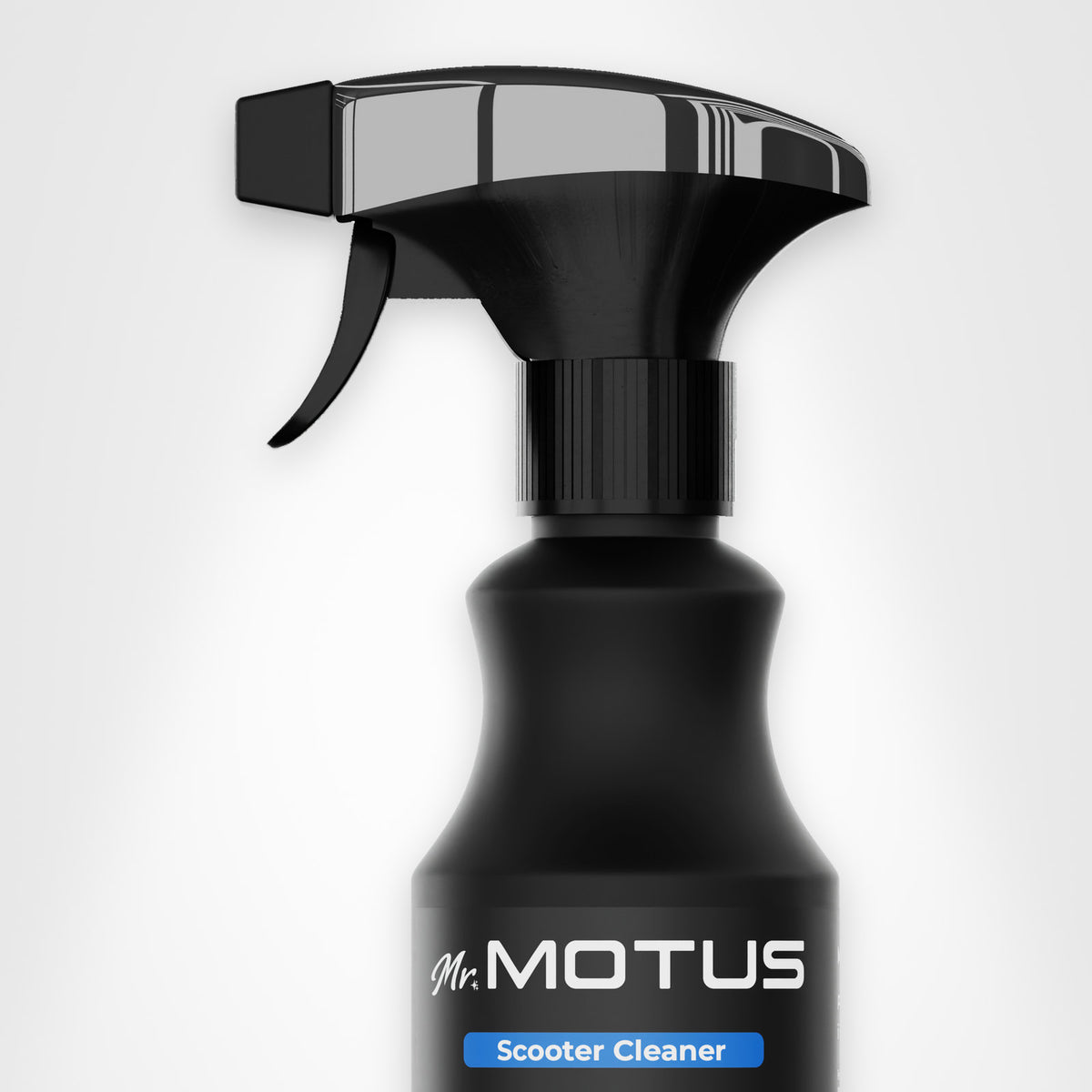 Spryskiwacz butelki płynu Mr. MOTUS Scooter Cleaner z bliska: logo Mr. MOTUS i nazwa Scooter Cleaner na etykiecie.