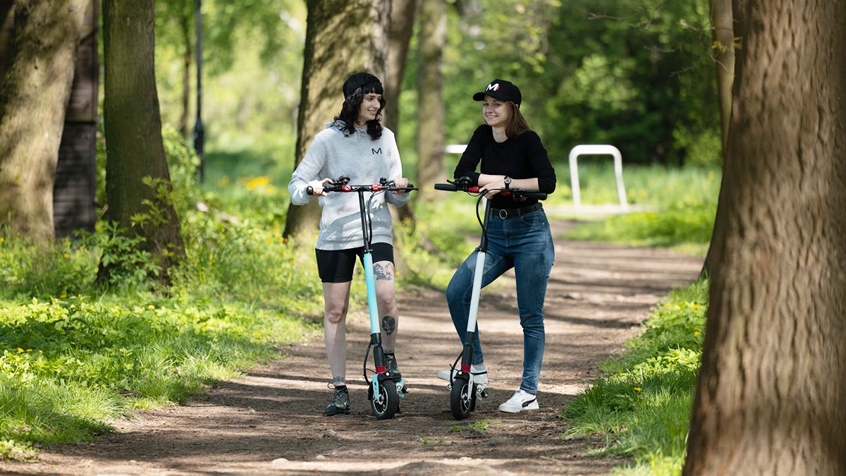 Najlepsza hulajnoga elektryczna dla kobiety: elegancja i funkcjonalność na dwóch kółkach