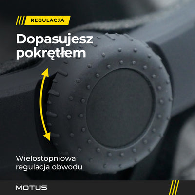 Zbliżenie pokrętła regulacji obwodu z tyłu czarnego kasku MOTUS.