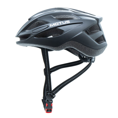 Kask rowerowy MOTUS HT-15 czarny mat z boku: białe logo MOTUS, otwory wentylacyjne, regulowane paski i czerwono-czarna klamra.