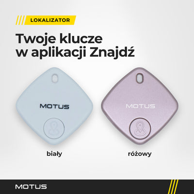 Dwa lokalizatory MOTUS Find Me obok siebie w widoku z góry, biały po lewej i różowy po prawej: napis MOTUS, ikona pinezki i otwór na smycz.