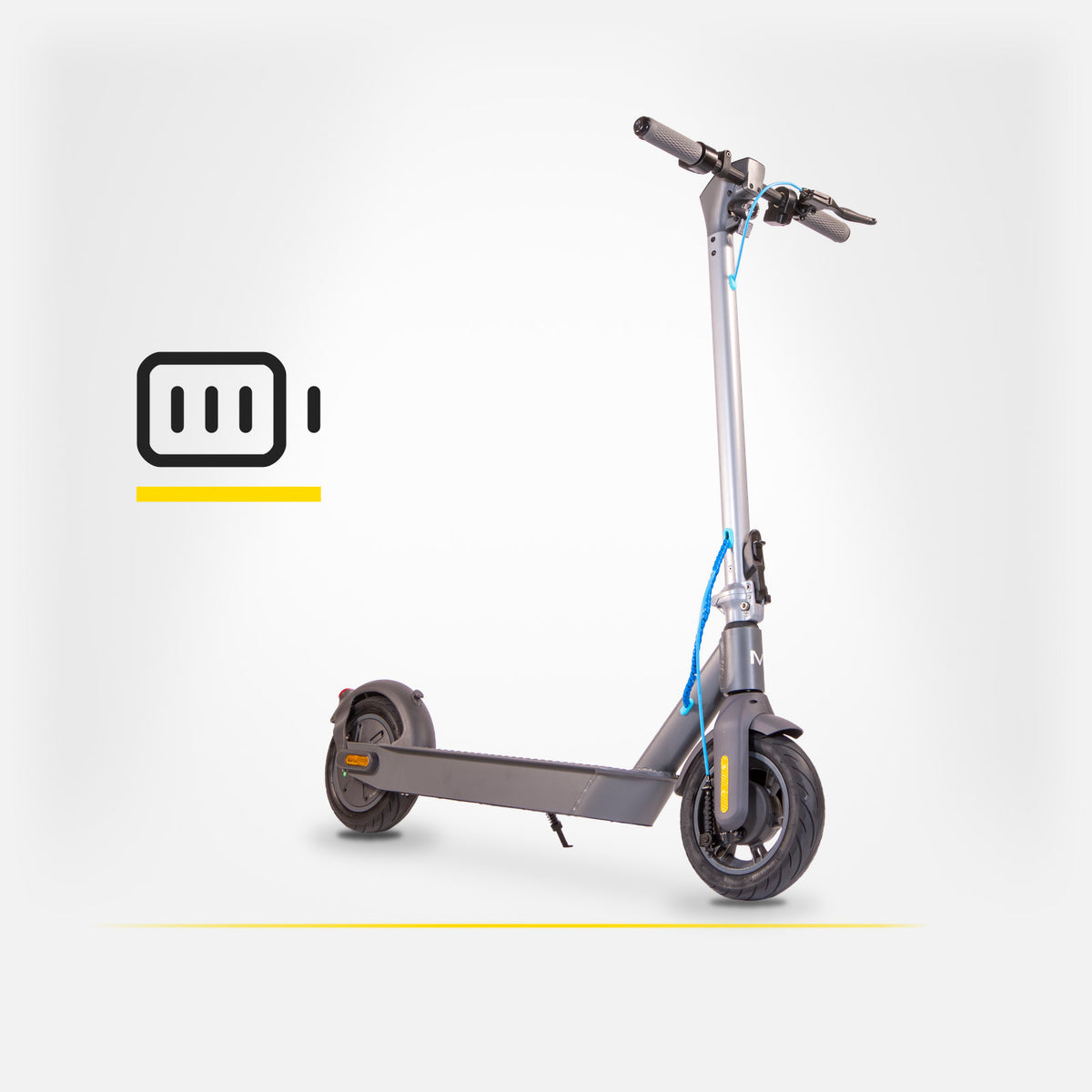 Hulajnoga elektryczna MOTUS Scooty 10 GEN4, widok 3/4 z przodu od prawej, i ikona baterii 36 V 15 Ah, jasne studio.