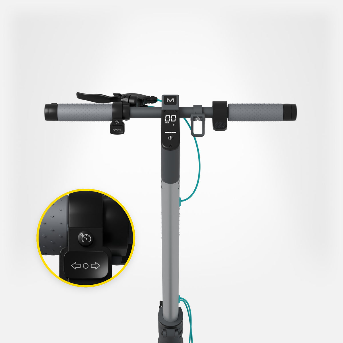 Kierownica hulajnogi elektrycznej MOTUS Scooty 10 GEN6 z wyświetlaczem LCD i zbliżenie przycisku tempomatu przy lewej rączce, jasne studio.