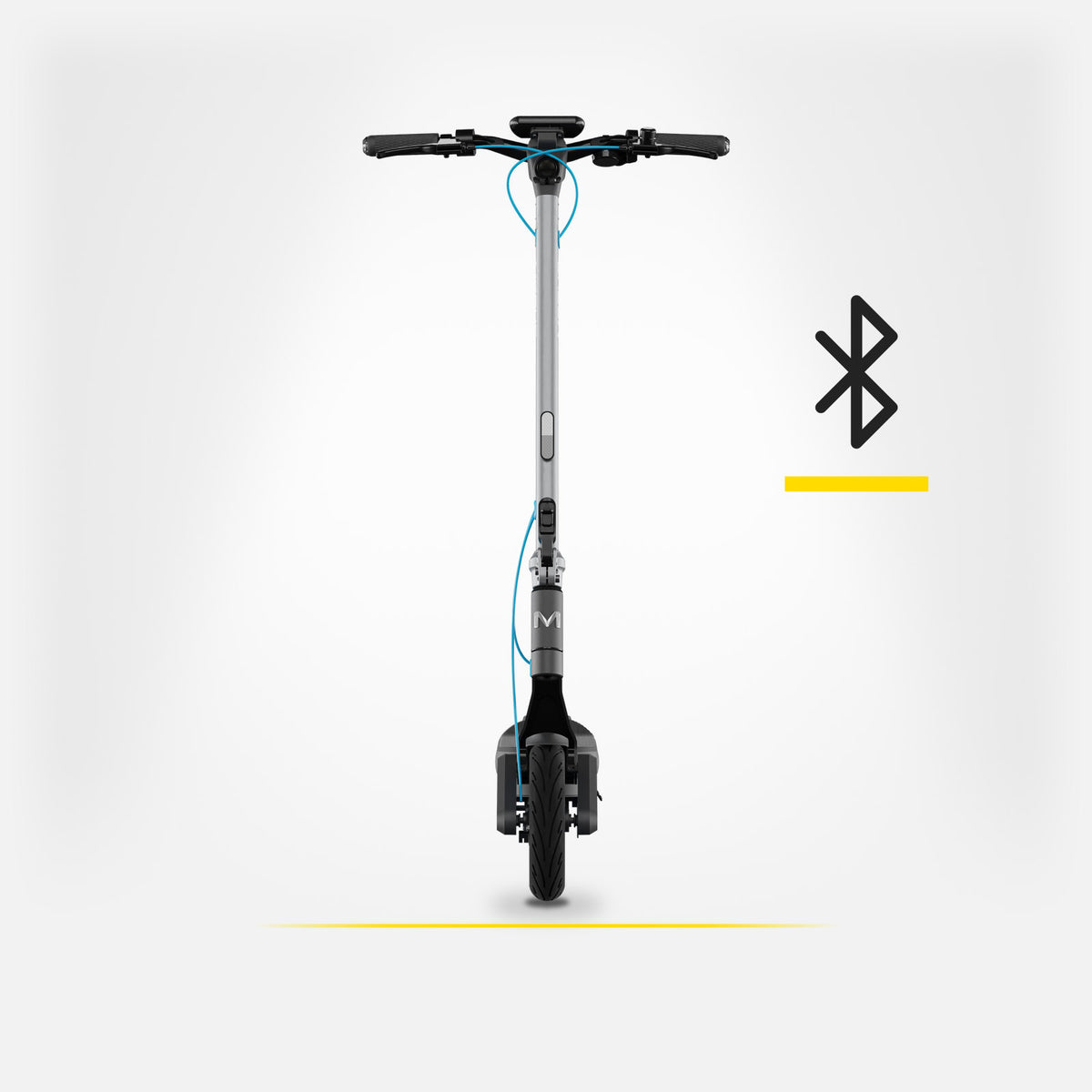 Przód hulajnogi elektrycznej MOTUS Scooty 10 Max z kierownicą i wyświetlaczem oraz ikona Bluetooth, jasne studio.