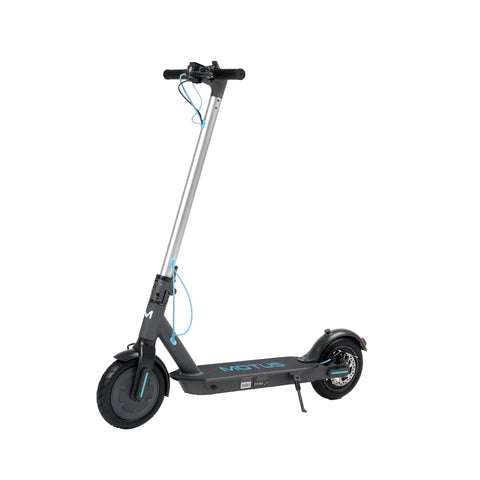 Hulajnoga elektryczna MOTUS Scooty 8.5, widok 3/4 z przodu, na białym tle.