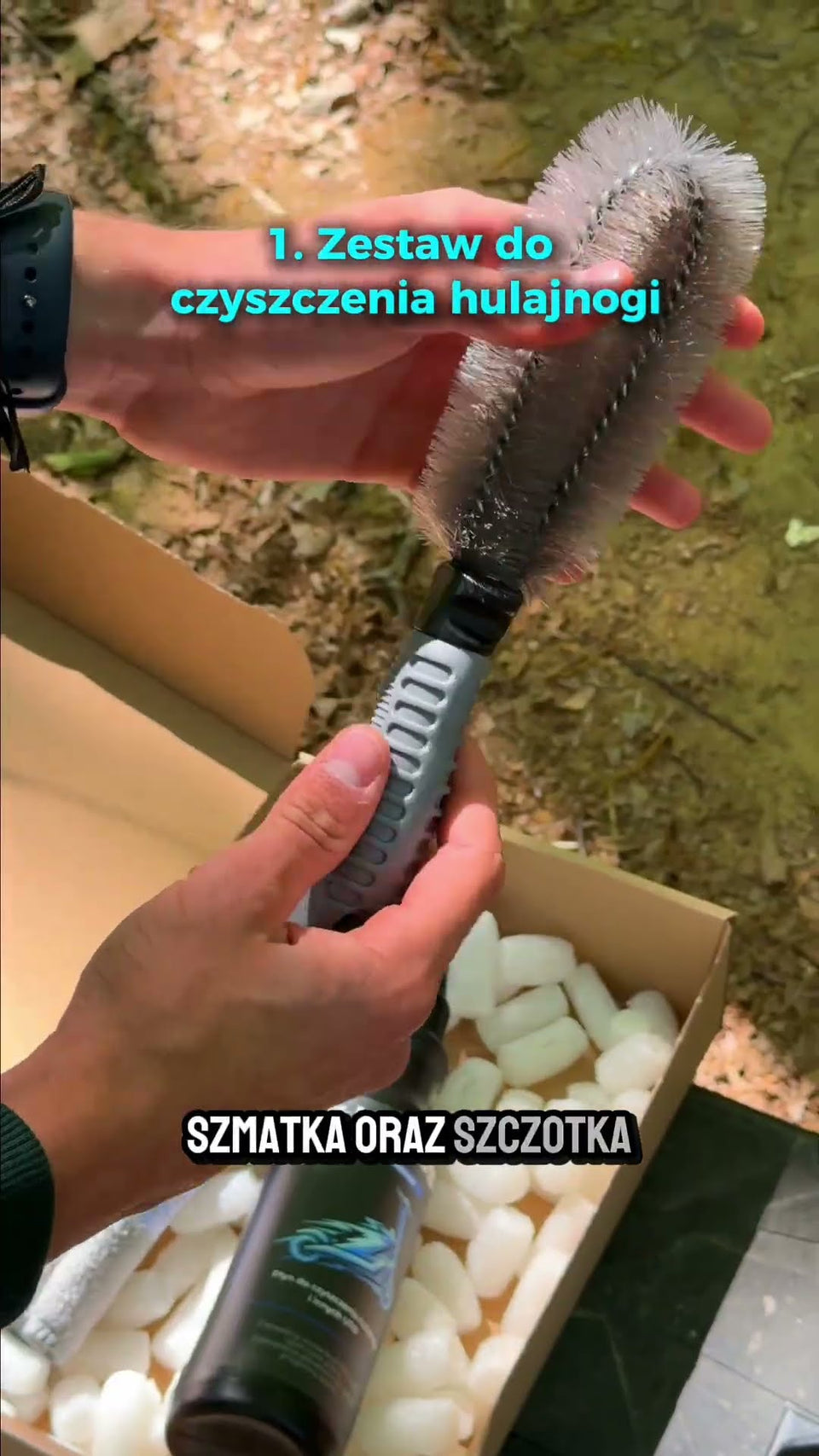Kadr z filmu MOTUS na YouTube: Mr. MOTUS: czysta hulajnoga i kask