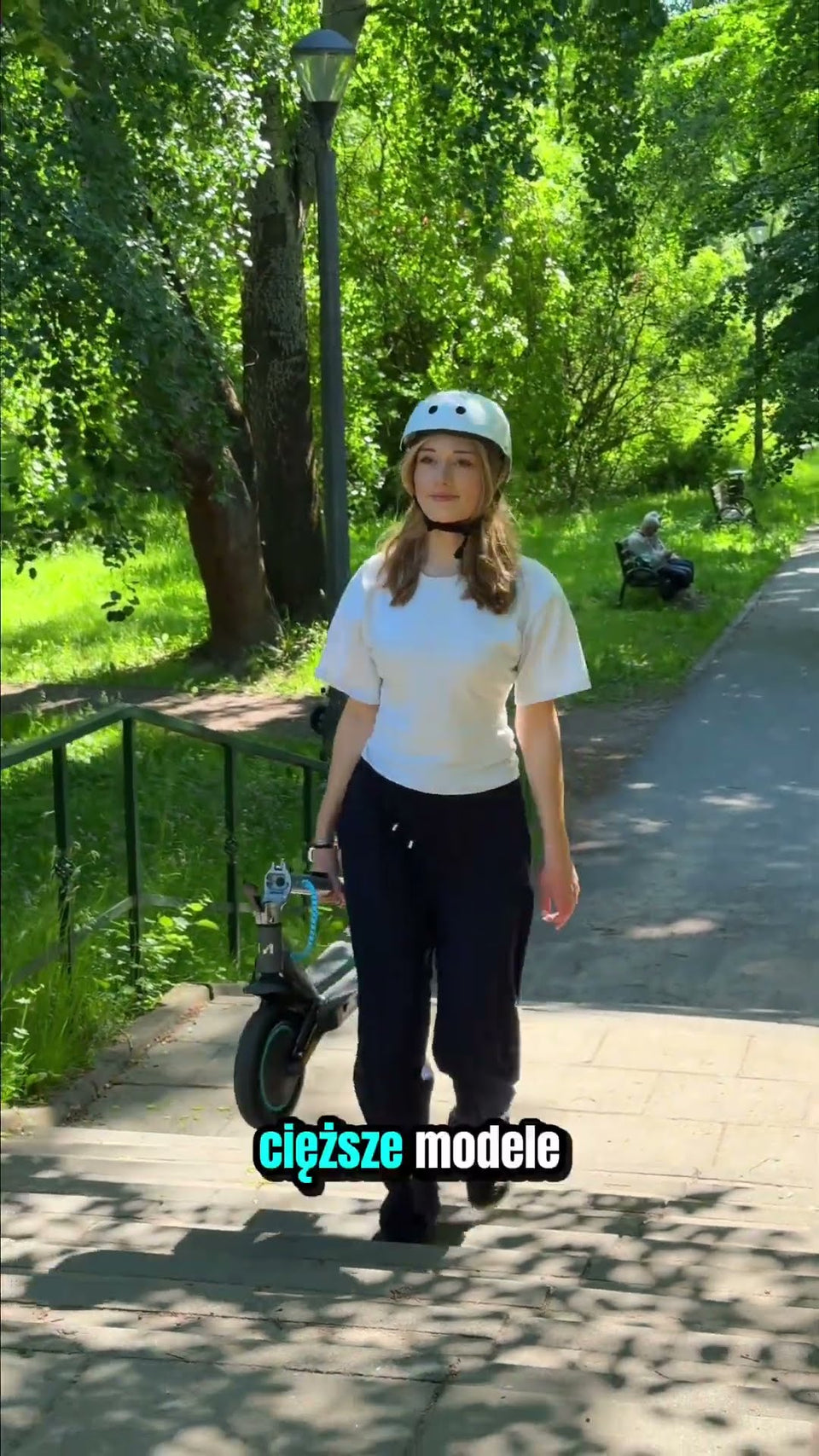 Kadr z filmu MOTUS na YouTube: Scooty 10 Elite na co dzień
