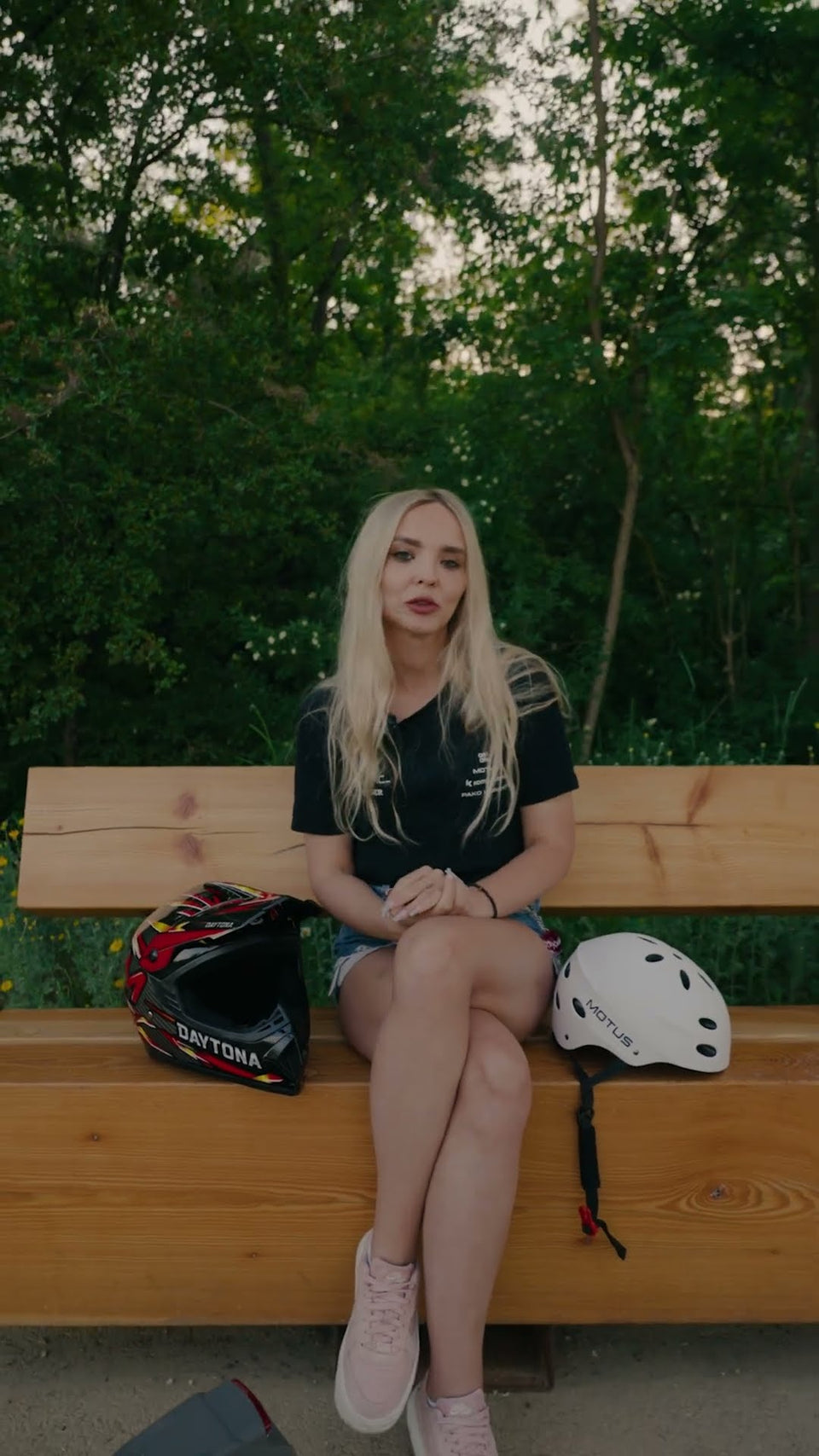 Kadr z filmu MOTUS na YouTube: Kask na każdą jazdę