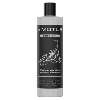 Butelka mleczka Mr. MOTUS Black Restore 400 ml z czarną etykietą i rysunkiem hulajnogi, na białym tle.
