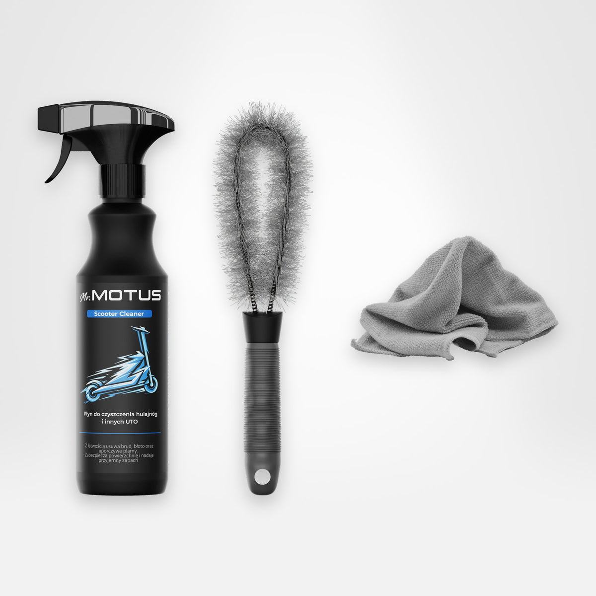 Elementy zestawu Mr. MOTUS BOX obok siebie: płyn Scooter Cleaner w sprayu, szczotka i ściereczka z mikrofibry.