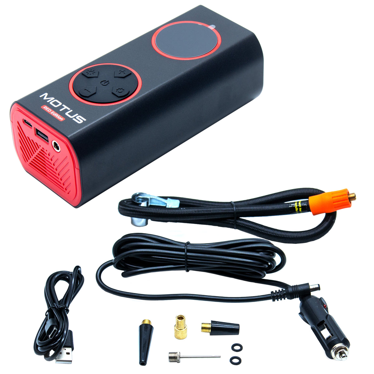 Czerwona pompka MOTUS AirPump PRO z zestawem: wąż z szybkozłączką, kabel 12 V z wtykiem do gniazda zapalniczki, kabel USB-C i końcówki.