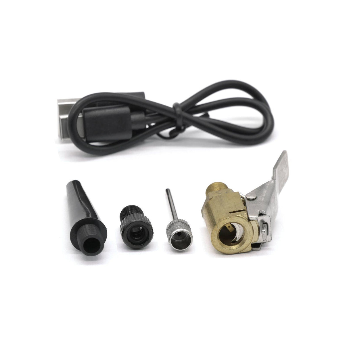 Przewód USB-C i końcówki z zestawu pompki Motus na białym tle: adapter stożkowy, adapter Presta, igła do piłek i adapter zaciskowy.