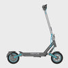 Hulajnoga elektryczna MOTUS Scooty 10 Max obracana dookoła na białym tle.
