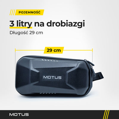 Sakwa 3L MOTUS Black Edition z przodu z zaznaczoną długością 29 cm; pojemność 3 litry.